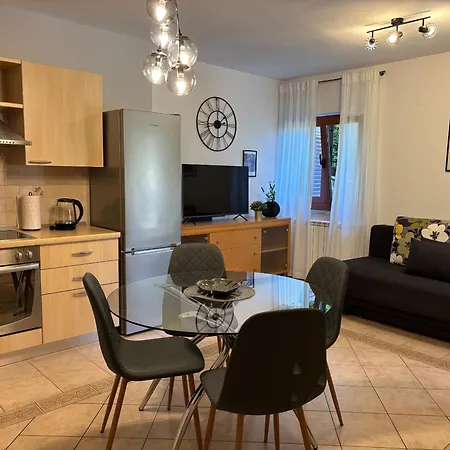Apartament Karla